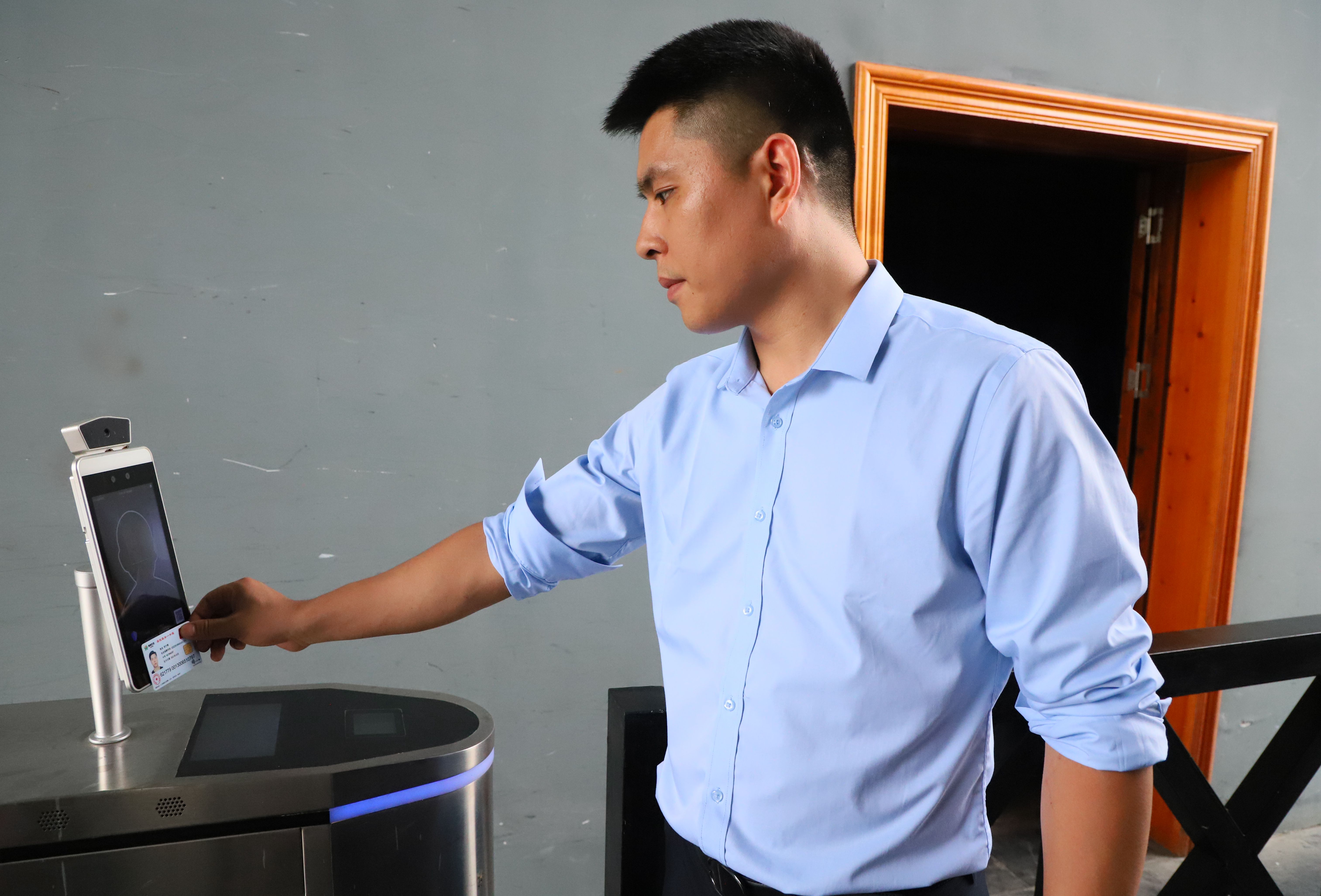 持“居民服务一卡通” 市民可免费进景区游玩