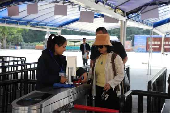 在铜仁|“一张卡”解锁市民新生活